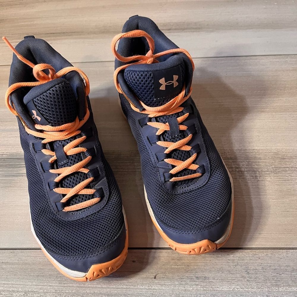 UnderArmour Mid Cut Shoes Sz 6Y black and Orange and Black